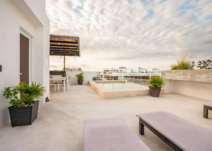 Stylish W Rooftop Pool Walk To 5th * Playa del Carmen