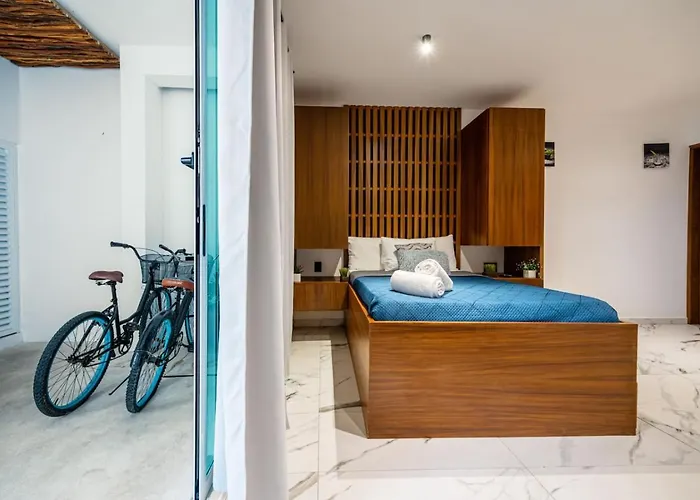 Stylish W Rooftop Pool Walk To 5th *